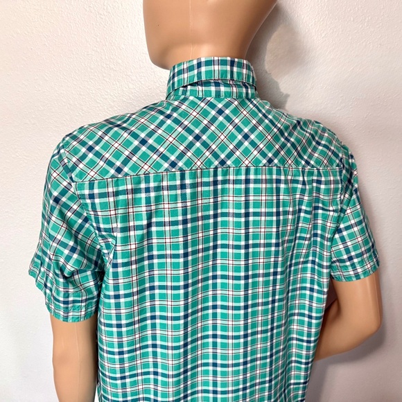 UNDER ARMOUR Men’s Heatgear Button-Down Shirt (Size M) - Picture 7 of 11